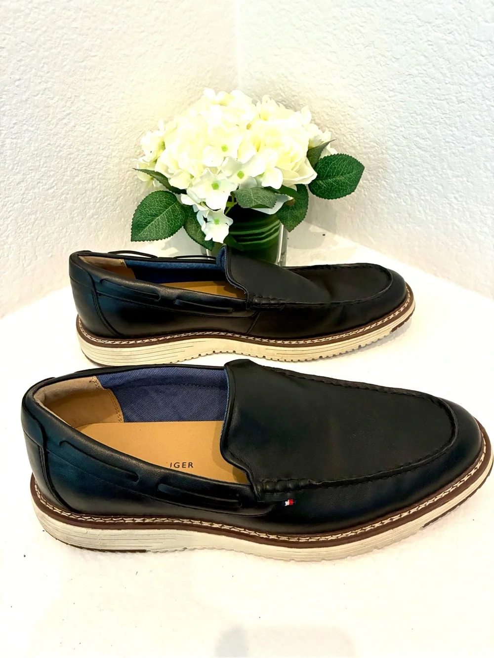 Preowned mens Tommy Hilfiger shoes size 11